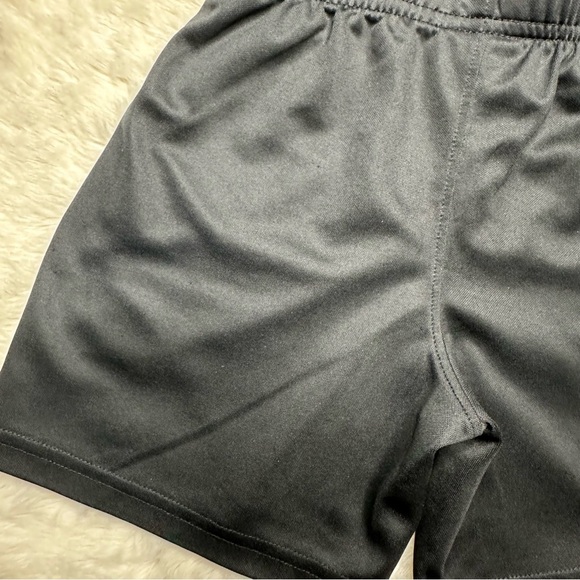 Under Armour Shorts Black & White Size 4 - Picture 12 of 16